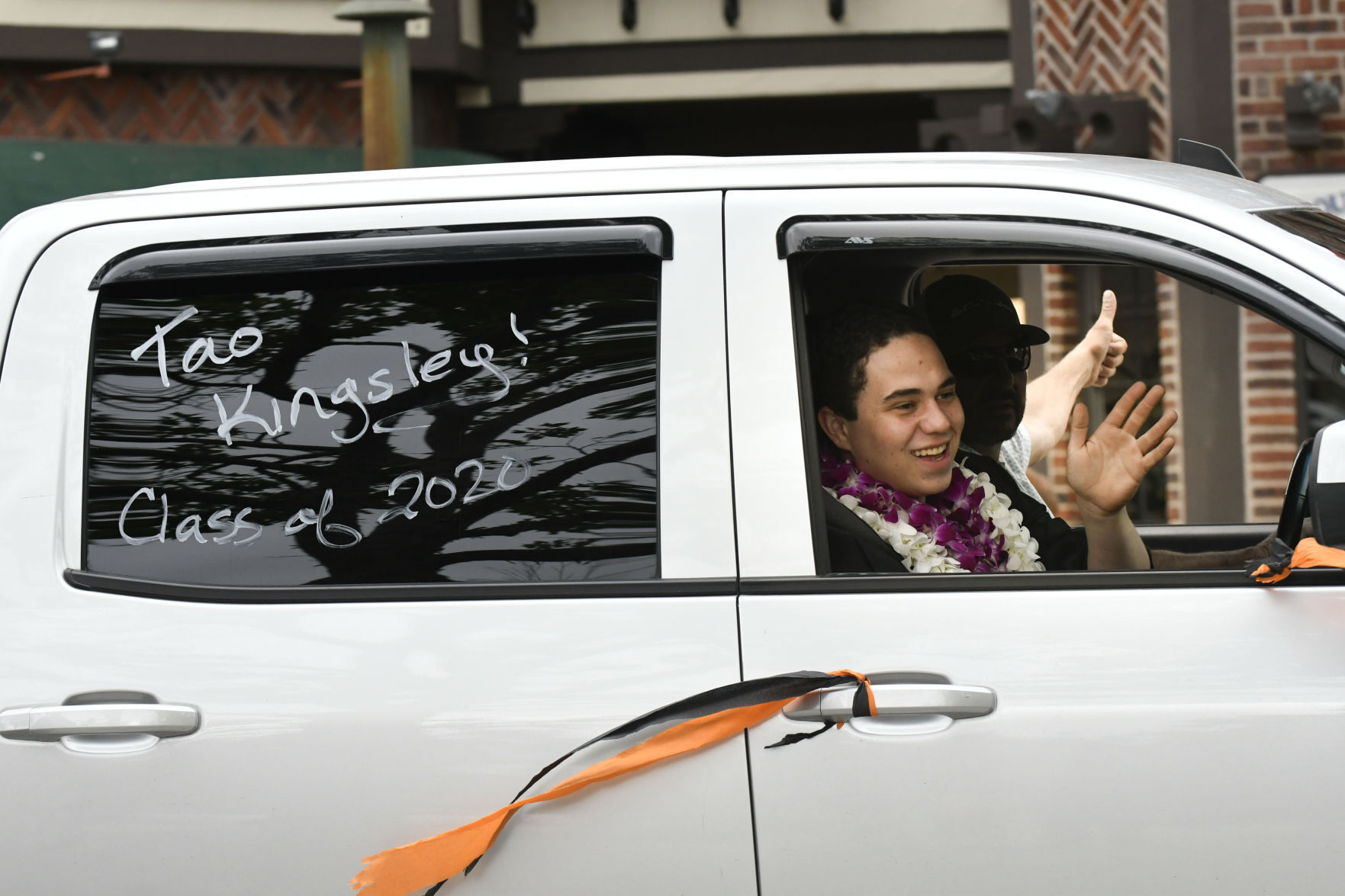 060520 SYVHS grad parade 12.jpg